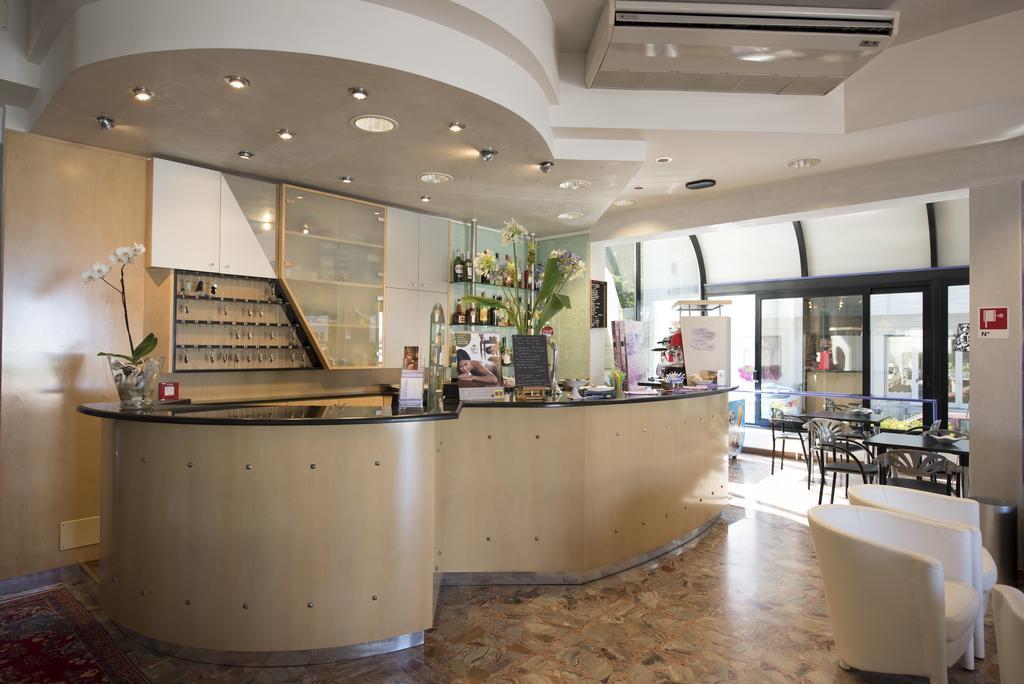 Hotel Iride & Spa Cesenatico Exteriör bild